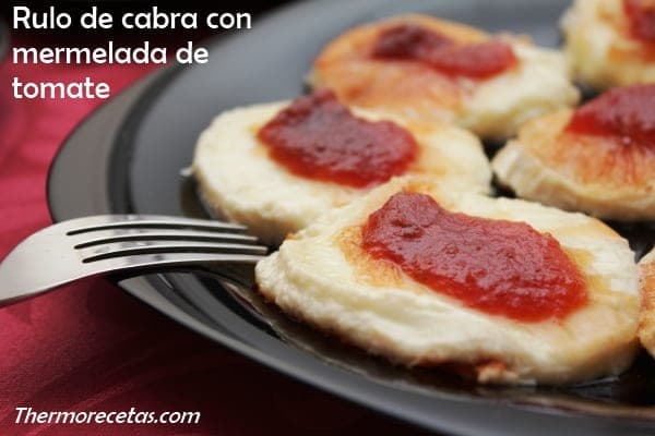 Rulo de cabra a la plancha con mermelada de tomate