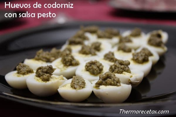 Huevos de codorniz con salsa de pesto