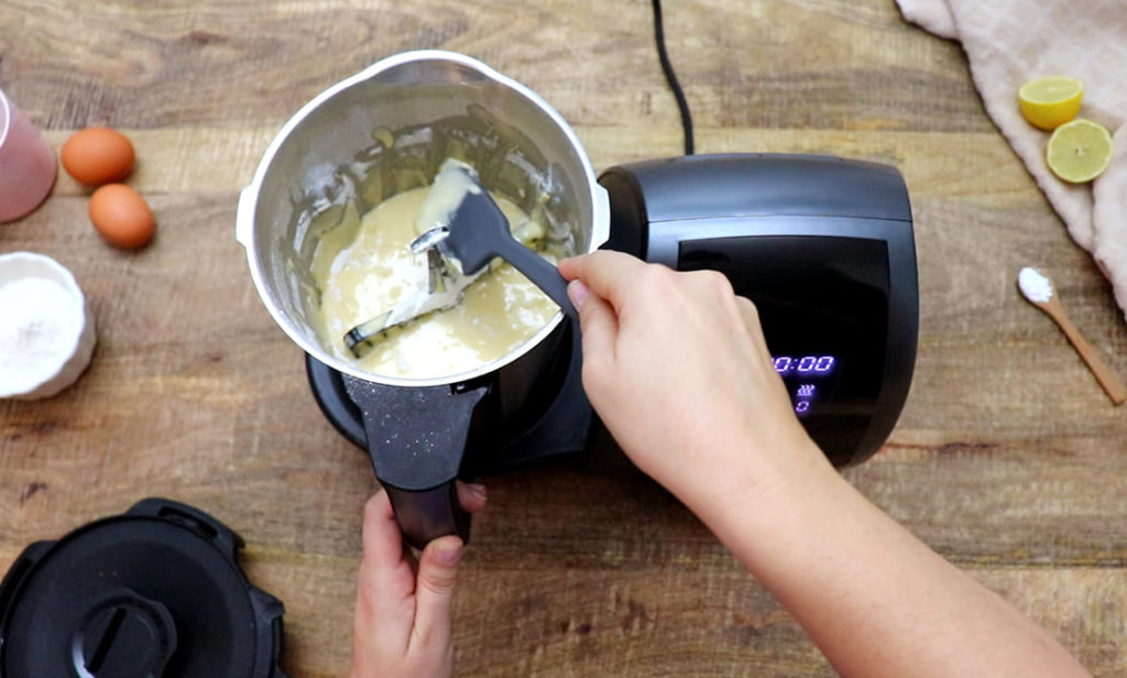 paso 5 del proceso de receta bizcocho de yogur